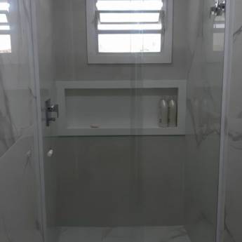 Comprar o produto de Box de Vidro - Elegância e Funcionalidade - Itaquaquecetuba em Vidraçarias em Itaquaquecetuba, SP por Solutudo