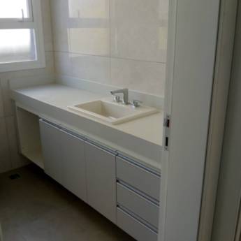 Comprar o produto de Banheiro Planejado - Elegância Funcional - Osasco em Móveis Planejados - Marcenarias em Osasco, SP por Solutudo