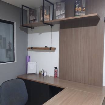 Comprar o produto de Escritório Planejado - Produtividade e Elegância Personalizada para Seu Ambiente de Trabalho - São Paulo em Móveis Planejados - Marcenarias em São Paulo, SP por Solutudo