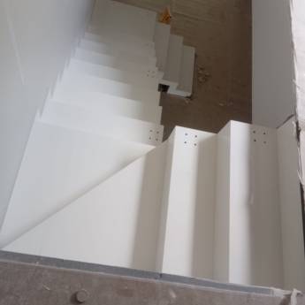 Comprar o produto de Escada em Porcelanato em Porcelana em São Bernardo do Campo, SP por Solutudo
