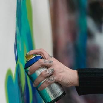 Comprar o produto de  Sprays de Alta Qualidade - Facilidade e Eficiência para Sua Pintura em Dourados/MS em Tintas em Dourados, MS por Solutudo