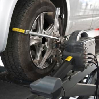 Comprar o produto de Alinhamento e Balanceamento - Estabilidade e Segurança em Avaré em Oficinas Mecânicas para Carros em Avaré, SP por Solutudo