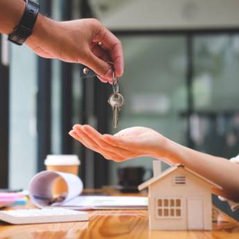 Comprar o produto de Aluguel de Imóveis com Flexibilidade e Segurança em Curitiba, PR em Corretor de imóveis em Curitiba, PR por Solutudo