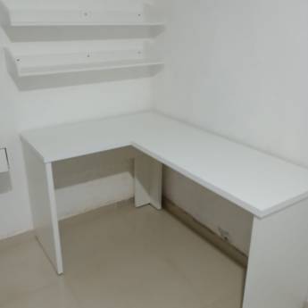Comprar o produto de Escritório Planejado - Eficiência e Conforto em Paço do Lumiar em Móveis Planejados - Marcenarias em Paço do Lumiar, MA por Solutudo