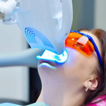 Comprar o produto de Clareamento Interno em Niterói: Restaure a Estética Dental com Confiança em Odontologia em Niterói, RJ por Solutudo