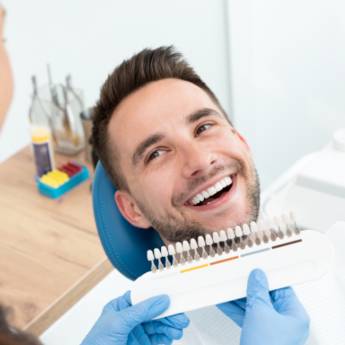 Comprar o produto de Clareamento Dental em Niterói: Sorria com Confiança e Brilho em Odontologia em Niterói, RJ por Solutudo