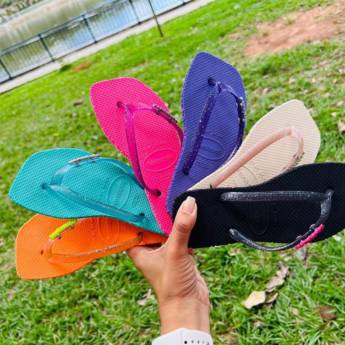 Comprar o produto de Chinelos Femininos - Conforto e Estilo em Santa Cruz do Capibaribe em Chinelos em Santa Cruz do Capibaribe, PE por Solutudo