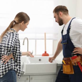 Comprar o produto de Desentupidora Profissional em Avaré - Soluções Rápidas e Eficientes em Desentupidoras pela empresa Leão Desentupidora Avaré em Avaré, SP por Solutudo