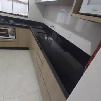 Comprar o produto de Bancada de Cozinha Sob Medida - Beleza e Funcionalidade em Joinville em Marmorarias em Joinville, SC por Solutudo