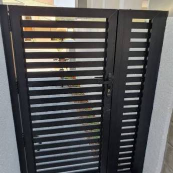 Comprar o produto de Portão Basculante em Tatuí - Segurança e Praticidade para seu Acesso em Vidraçaria em Tatuí, SP por Solutudo