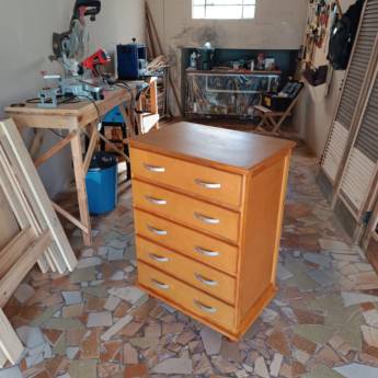 Comprar o produto de Móveis em madeira de demolição em Carpintaria - Estruturas e Produtos de Madeira em Botucatu, SP por Solutudo