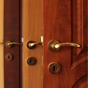 Comprar o produto de Portas em Carpintaria - Estruturas e Produtos de Madeira em Botucatu, SP por Solutudo