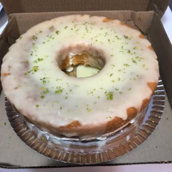 Comprar o produto de Bolos Simples Caseirinhos – Sabores Artesanais, Leves e Reconfortantes em São Paulo SP em Bolos e Doces pela empresa Tia Madrinha Bolos e Chocolates em São Paulo, SP por Solutudo