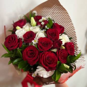 Comprar o produto de Buquês Variados  em Buquês pela empresa Floricultura Diacuí em Mineiros, GO por Solutudo