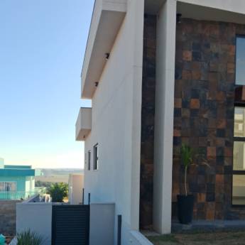 Comprar o produto de Pintura Projetada e Texturizada - Estilo e Durabilidade no Ninho Verde II Eco Residence em Construtoras em Ninho Verde II Eco Residence, SP por Solutudo