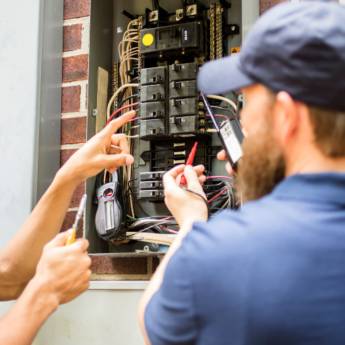 Comprar o produto de Reparos de Elétrica - Confiabilidade e Segurança em Guarulhos em Eletricistas em São Paulo, SP por Solutudo