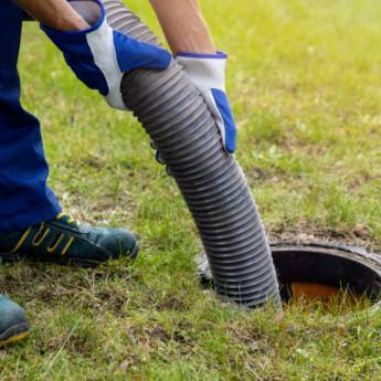 Comprar o produto de Limpeza de Fossas Sépticas - Rápida e Segura - Tatuí em Desentupidoras em Tatuí, SP por Solutudo Comprar o produto de Limpeza de Fossas Sépticas - Rápida e Segura - Tatuí em Desentupidoras em Tatuí, SP por Solutudo