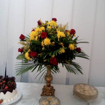 Comprar o produto de Flora Bonfim - Encomendas de Festas com Decoração de Plantas, Arranjos e Buquês em Senhor do Bonfim/BA em Jardinagem em Senhor do Bonfim, BA por Solutudo
