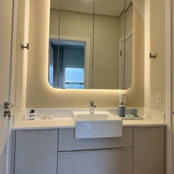 Comprar o produto de Banheiro Planejado - Elegância e Funcionalidade - Joinville em Móveis Planejados - Marcenarias em Joinville, SC por Solutudo