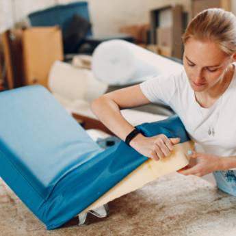 Comprar o produto de Reforma de Cadeiras - Durabilidade e Estilo - Praia Grande em Tapeçarias em Praia Grande, SP por Solutudo