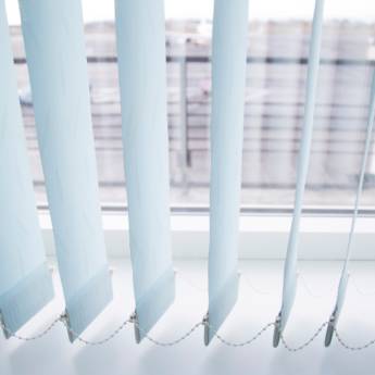 Comprar o produto de Manutenção de Persianas Verticais - Durabilidade e Eficiência - Praia Grande em Tapeçarias em Praia Grande, SP por Solutudo