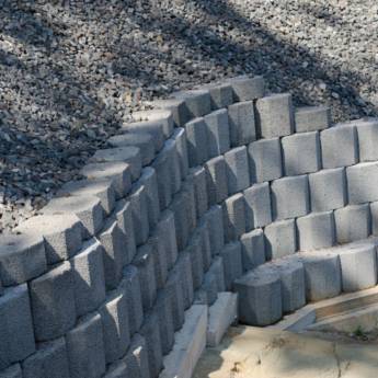 Comprar o produto de Impermeabilização de Muro de Arrimo - Proteção Essencial Contra Infiltrações - Curitiba, PR em Impermeabilização - Mantas Asfálticas em Curitiba, PR por Solutudo