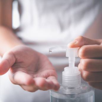 Comprar o produto de Álcool Gel 70% - Proteção Eficiente Contra Germes e Bactérias em Caraguatatuba em Produtos de Limpeza em Caraguatatuba, SP por Solutudo