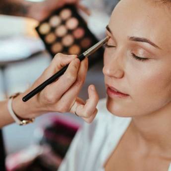 Comprar o produto de 5S - Serviço Maquiagem Comum em Beleza, Estética e Bem Estar pela empresa Escritório Ampulheta AR - Consultorias e Serviços de Imagem Pessoal e Moda em Botucatu, SP por Solutudo