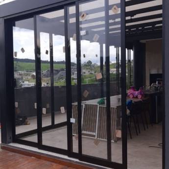 Comprar o produto de Portas de Correr - Eficiência e Estilo - Avaré em Vidraçarias em Avaré, SP por Solutudo