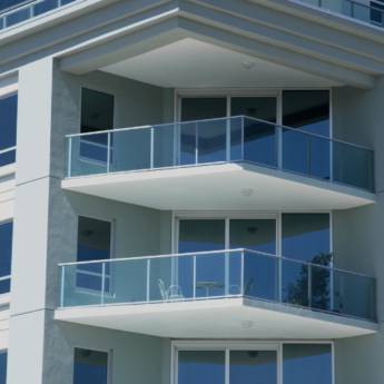 Comprar o produto de Guarda Corpo e Sacadas - Segurança e Estilo em Tatuí em Vidraçarias em Tatuí, SP por Solutudo