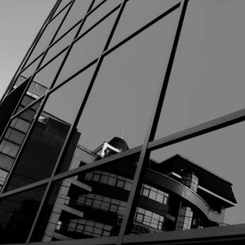 Comprar o produto de Fachadas - Pele de Vidro - Modernidade e Funcionalidade em Tatuí em Vidraçarias em Tatuí, SP por Solutudo