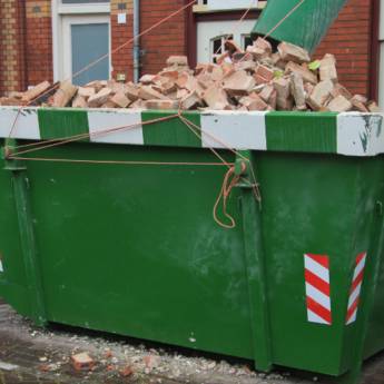 Comprar o produto de Caçamba para Construção no Ninho Verde I Eco Residence – Eficiência e Organização para o Descarte de Resíduos em Caçambas em Ninho Verde I Eco Residence, SP por Solutudo