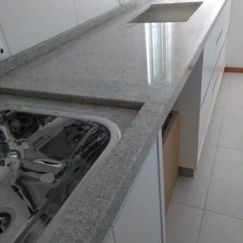 Comprar o produto de Bancada de Granito para Cozinhas em Marmorarias em Joinville, SC por Solutudo