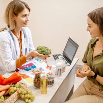 Comprar o produto de Consulta Nutricional: Prescrição de Dieta Individualizada em Campina Grande em Nutricionistas pela empresa Veralucia Barreto Valenca em Campina Grande, PB por Solutudo