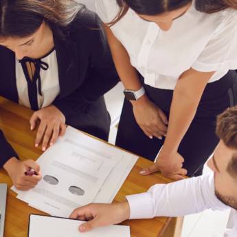 Comprar o produto de Acompanhamento Técnico - Qualidade e Precisão em Obras - Piracicaba/SP em Empreiteiros - Gestão de Obras em Piracicaba, SP por Solutudo