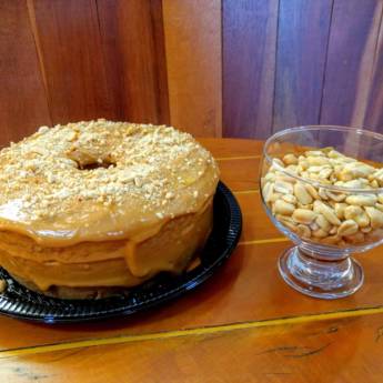Comprar o produto de Bolo Amendoim com Cobertura de Doce de Leite em Bolos e Doces em Bauru, SP por Solutudo