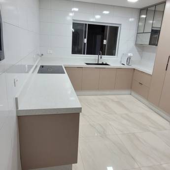 Comprar o produto de Pia e Bancada em Granito Quartzo Branco Estrelar - Sofisticação e Funcionalidade em Guarulhos em Móveis Planejados - Marcenarias em Guarulhos, SP por Solutudo Comprar o produto de Pia e Bancada em Granito Quartzo Branco Estrelar - Sofisticação e Funcionalidade em Guarulhos em Móveis Planejados - Marcenarias em Guarulhos, SP por Solutudo