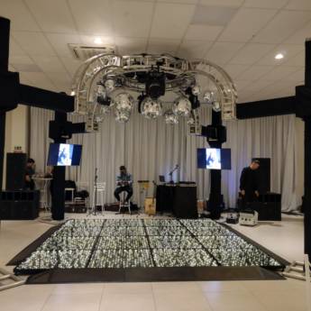 Comprar o produto de Estrutura de Iluminação Formato Aranha e Trave: Impacto Visual em São Manuel com DJ Juninho em Som - Iluminação em São Manuel, SP por Solutudo