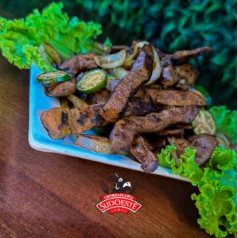 Comprar o produto de Fígado Acebolado com Jiló em Petiscos em Mineiros, GO por Solutudo