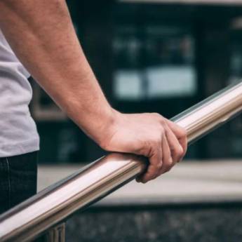 Comprar o produto de Corrimão em Calhas - Inox em Botucatu, SP por Solutudo Comprar o produto de Corrimão em Calhas - Inox em Botucatu, SP por Solutudo