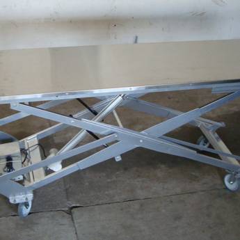 Comprar o produto de Mesas para veiculos funerarios  em Calhas - Inox em Botucatu, SP por Solutudo