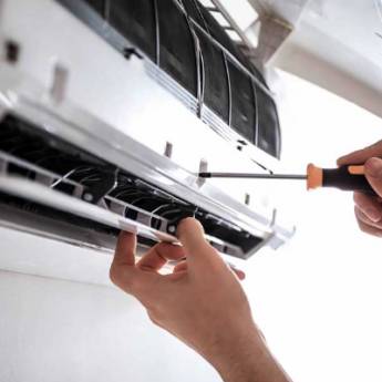 Comprar o produto de Manutenção e concerto de Ar Condicionado em Refrigeração - Assistência Técnica em Botucatu, SP por Solutudo