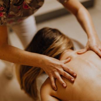 Comprar o produto de Massagem: Alívio Completo e Conforto em São Paulo em Pilates em São Paulo, RS por Solutudo