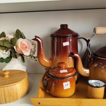 Comprar o produto de Utensílios Esmaltados – Vários Modelos e Cores para sua Cozinha em Campo Grande, MS em Utensílios pela empresa Chama Dos Fogões em Campo Grande, MS por Solutudo