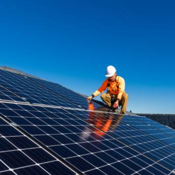 Comprar o produto de Instalação de Painéis Solares - Economia e Sustentabilidade - Campo Grande/MS em Limpeza de Placas Solares - Painéis Solares em Campo Grande, MS por Solutudo