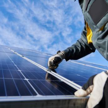 Comprar o produto de Instalação de Painéis Solares - Economia e Sustentabilidade - Cuiabá/MT em Limpeza de Placas Solares - Painéis Solares em Cuiabá, MT por Solutudo