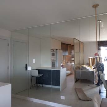 Comprar o produto de Painel de Espelho Simples - Sofisticação e Amplitude - Curitiba, PR em Espelhos em Curitiba, PR por Solutudo