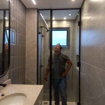 Comprar o produto de Box: Fechamento Até o Teto - Modernidade e Funcionalidade - Curitiba, PR em Box para Banheiro em Curitiba, PR por Solutudo