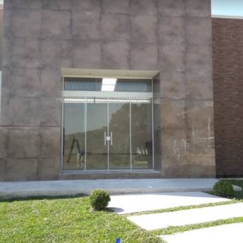 Comprar o produto de Porta com Bandeira - Sofisticação e Iluminação Natural - Curitiba, PR em Vidraçaria em Curitiba, PR por Solutudo