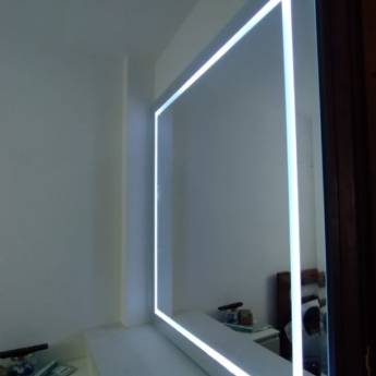 Comprar o produto de Espelho com LED - Elegância e Iluminação Perfeita - Curitiba, PR em Espelhos em Curitiba, PR por Solutudo